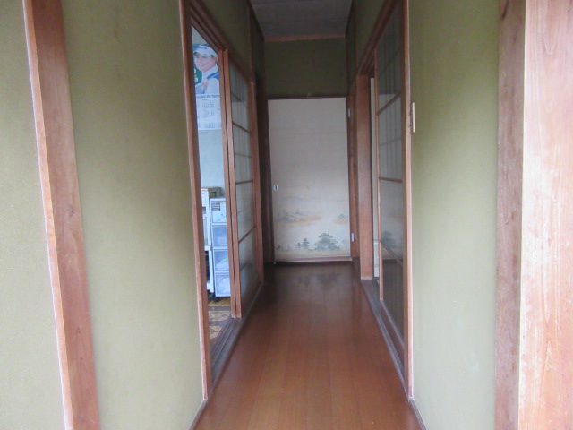 廊下：丁寧に使用されてきたことが伝わる室内