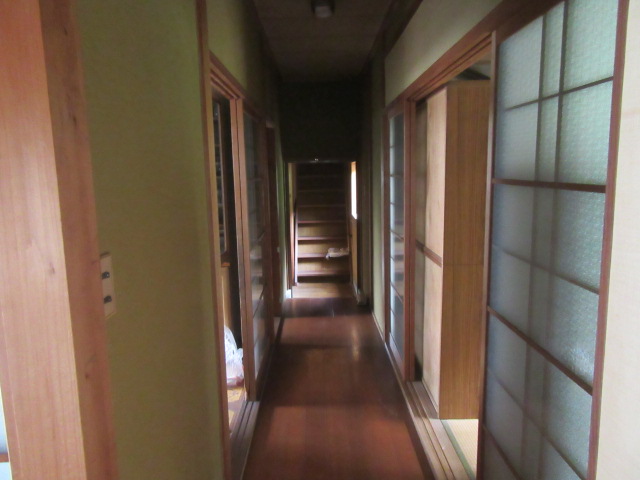 階段：2階スペースへのアクセスも良好